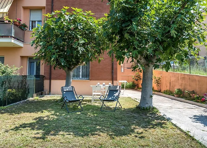 S177 - Sirolo, Trilocale In Centro Con Giardino *